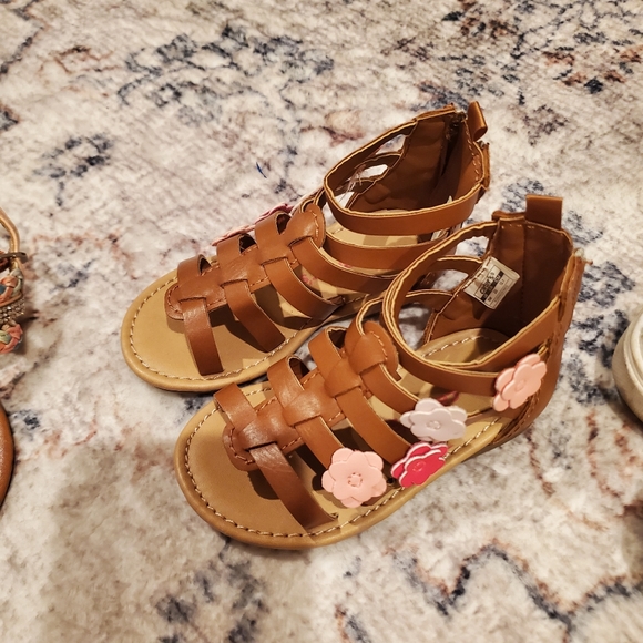 Lot of toddler girls size 5 sandals and sneakers. - Picture 4 of 5